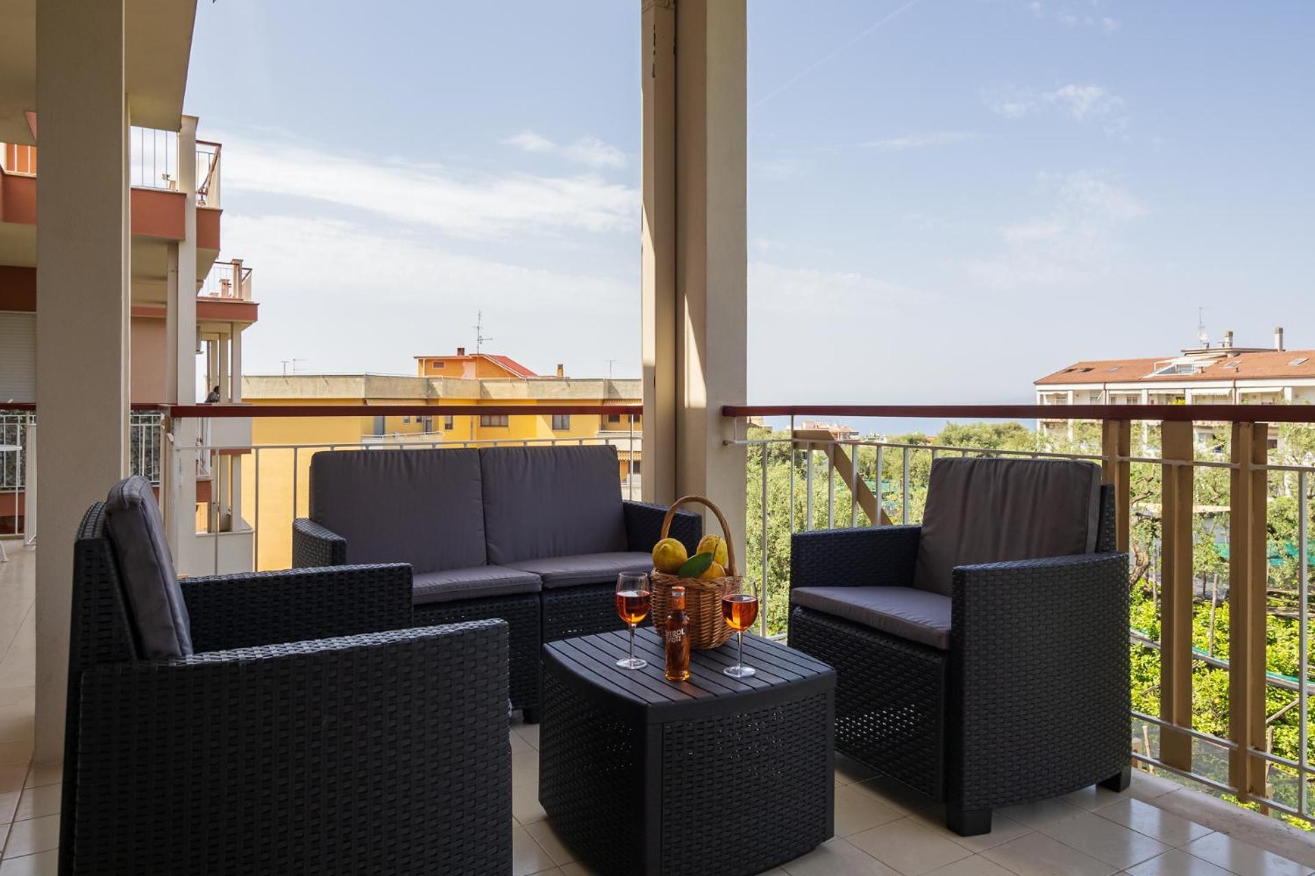Nonno Angelo - 4 Bedrooms With Free Parking & Seaview Balcony Sorrento Exterior photo